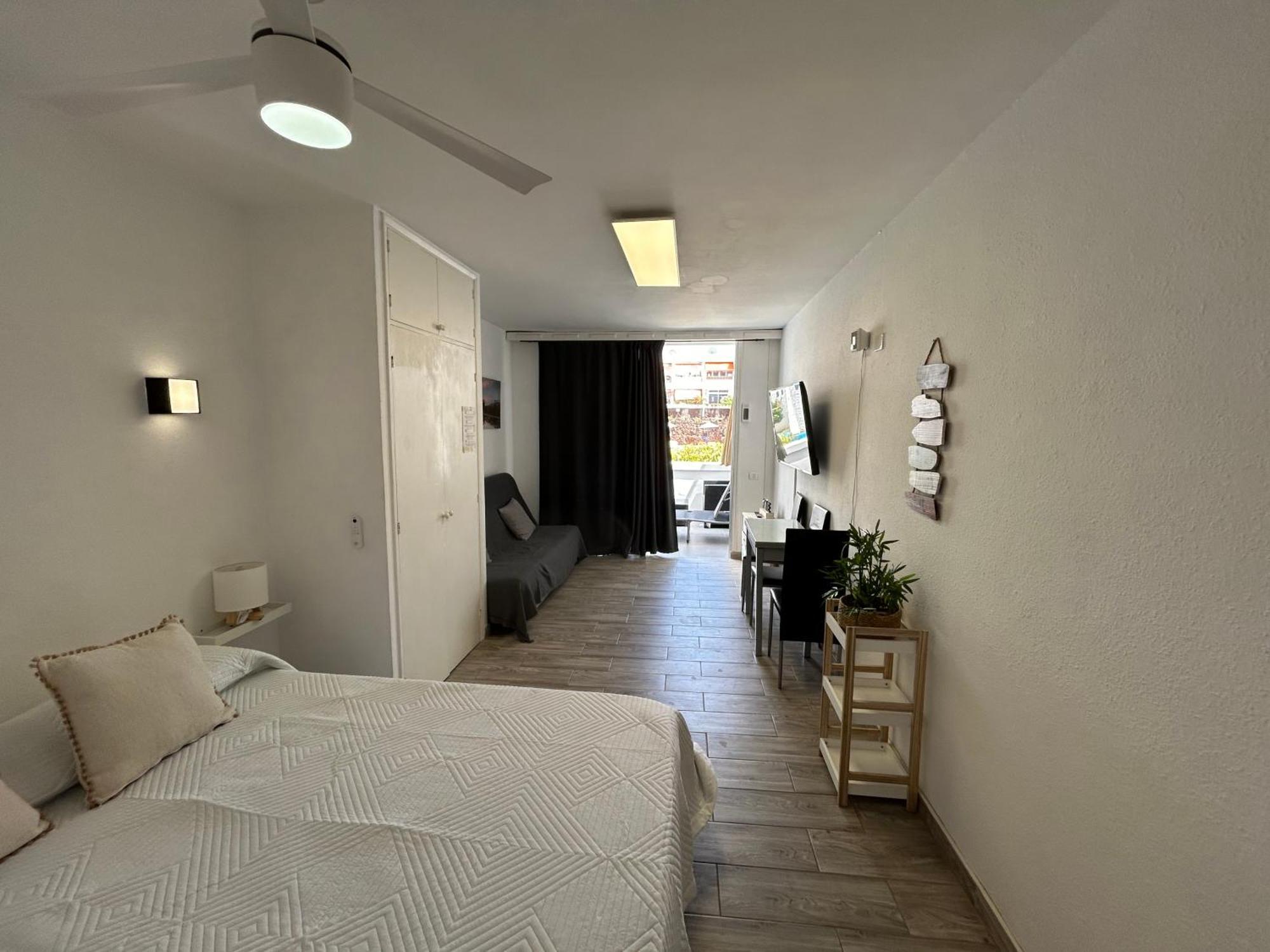 Sunny Apt With Terrace Coastal Area South Arona Arona  Exteriör bild