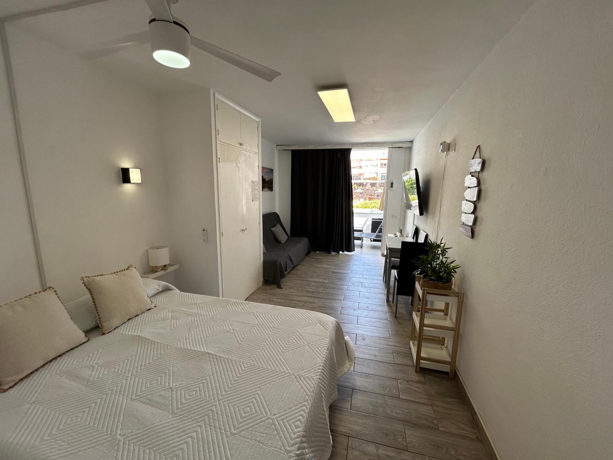 Sunny Apt With Terrace Coastal Area South Arona Arona  Exteriör bild