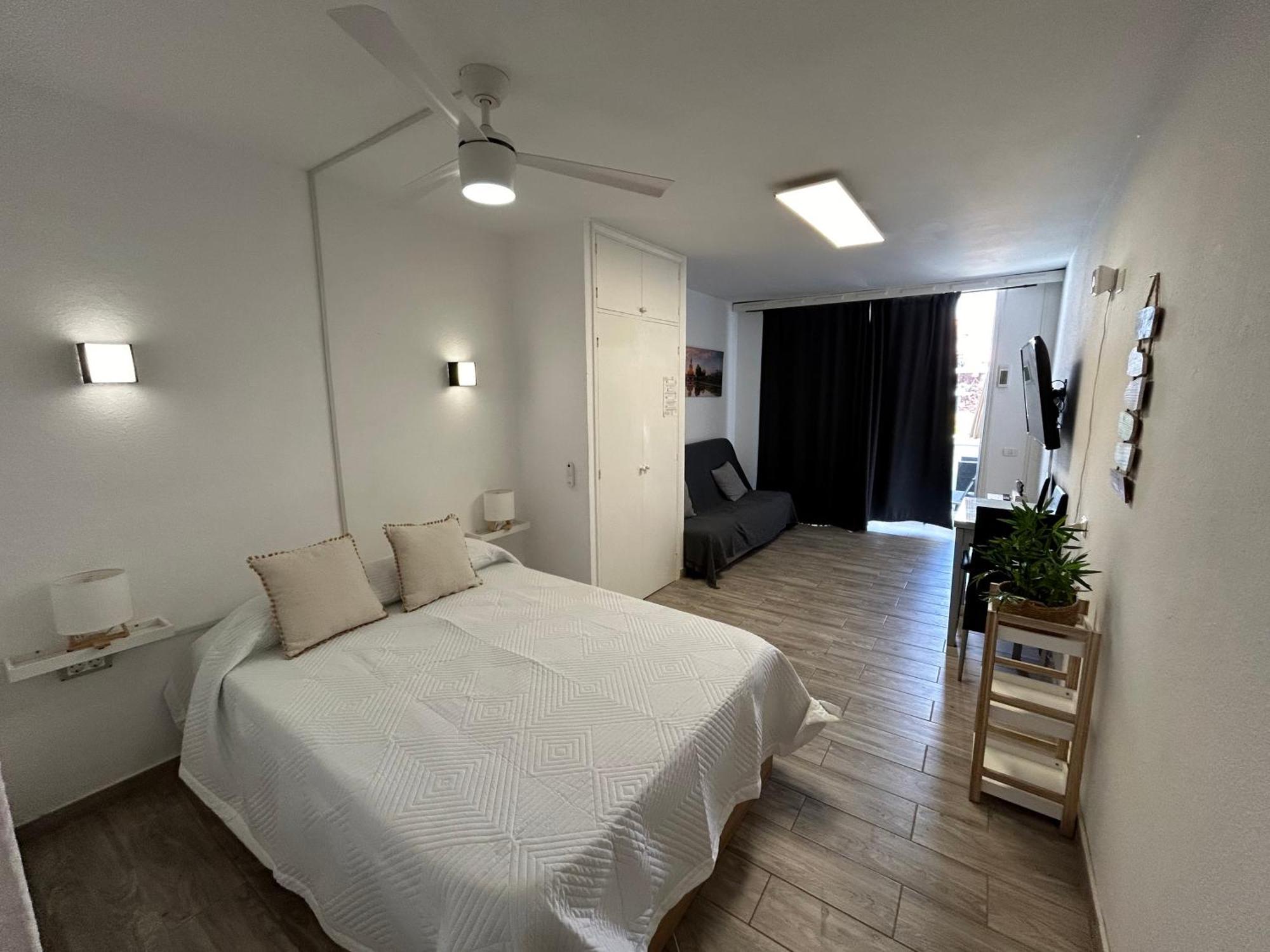 Sunny Apt With Terrace Coastal Area South Arona Arona  Exteriör bild